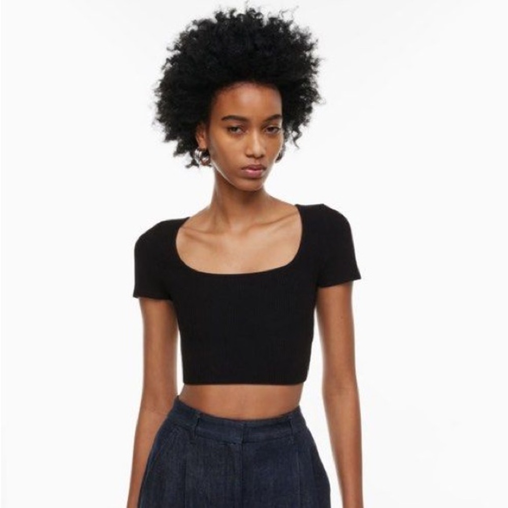 Aritzia Babaton Sculpt Knit Square Crop top